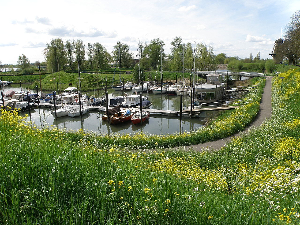 Omwalling en haven van Woudrichem